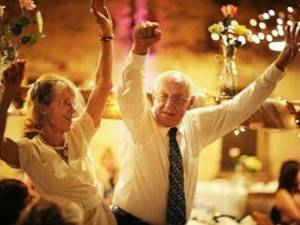 65 лет со дня свадьбы — как называется 65я годовщина совместной жизни в браке?