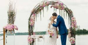 Арка из цветов на свадьбу: ароматные врата в семейную жизнь