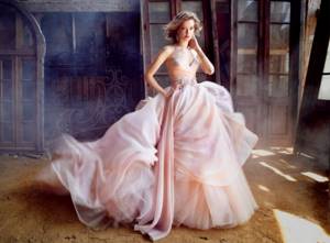Атласное розовое платье невесты