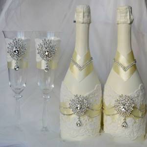 как самостоятельно украсить свадебные бокалы и шампанское