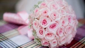 Нежно-розовый букет невесты