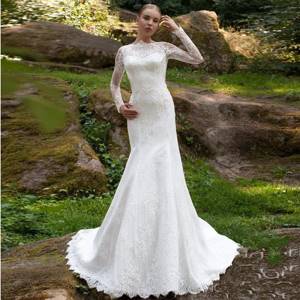 Облегающее свадебное платье из атласа