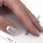 Очаровательный перламутровый маникюр гель лаком 2021: фото