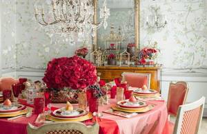 Оформление праздничного стола в красном цвете