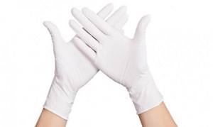 руки в белых перчатках