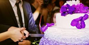 Сиреневый или фиолетовый торт: оформление кремом, ягодами или цветами