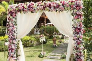 Свадебная арка из цветов - Цветочный декор на свадьбу