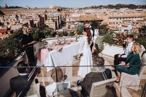 Свадебная церемония с панорамным видом на Рим