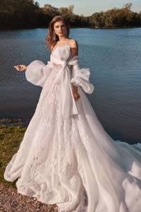 Свадебные платья с крупными бантами – тренд