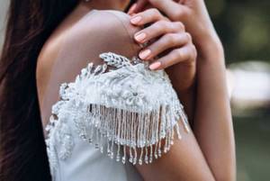 Украшаем свадебное платье своими руками