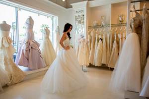 Выбор свадебного платья в салоне